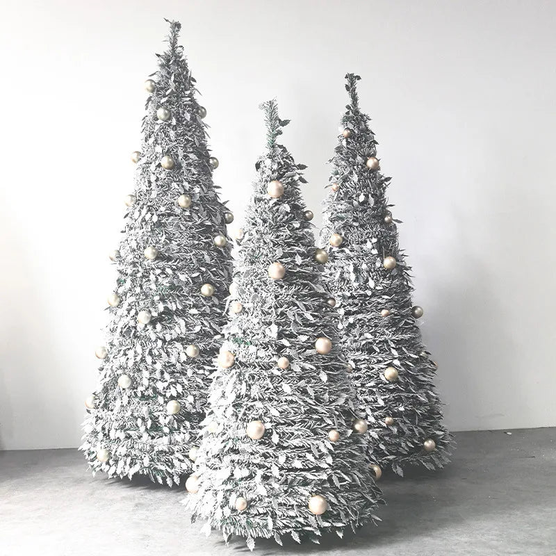 Árvore de Natal com detalhes em neve