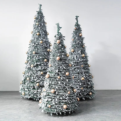 Árvore de Natal com detalhes em neve