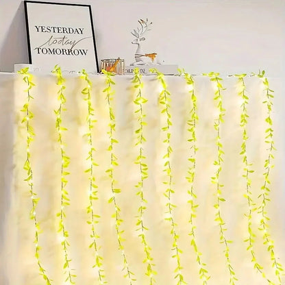 Cortina de Luzes Natalinas com Folhas – Encanto e Magia em Cada Detalhe