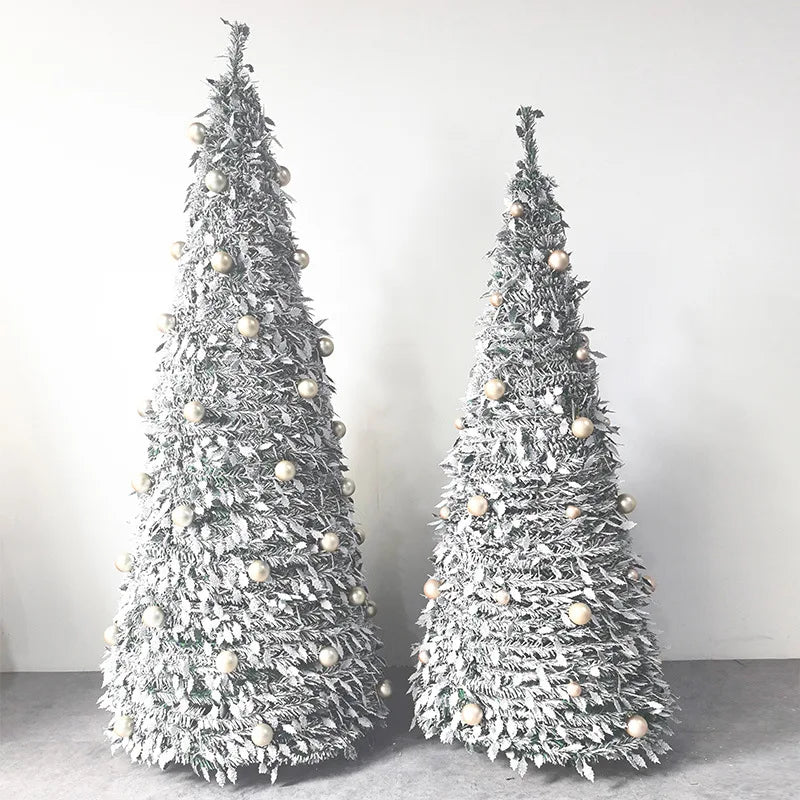 Árvore de Natal com detalhes em neve