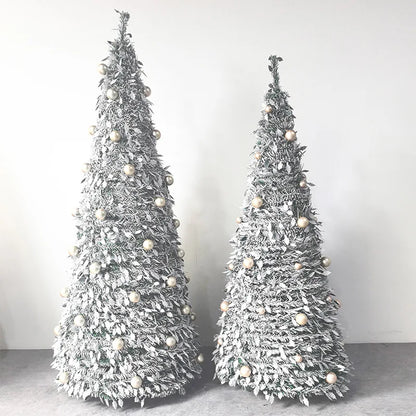 Árvore de Natal com detalhes em neve