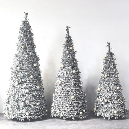 Árvore de Natal com detalhes em neve